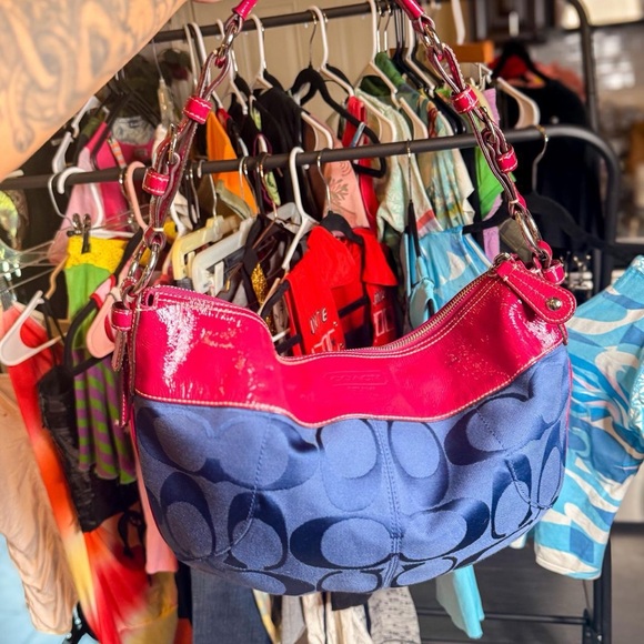 Rare 2000s Coach Laura Hobo Bag - Picture 2 of 7